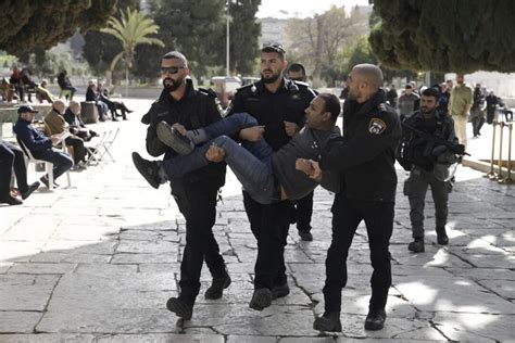 Violence in Jerusalem at mosque raises fear of more fighting